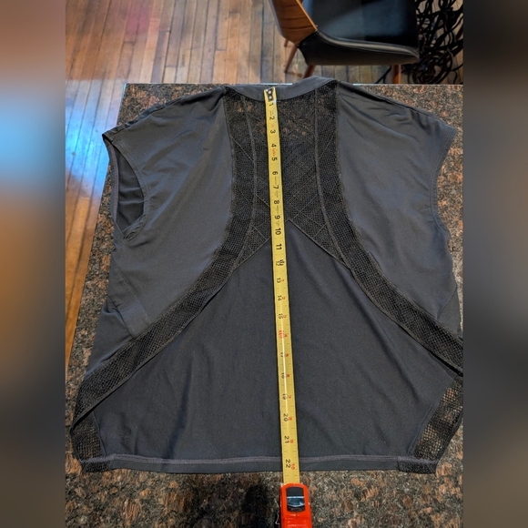 Under Armour Asymmetrical Lace Back Top - Picture 9 of 9